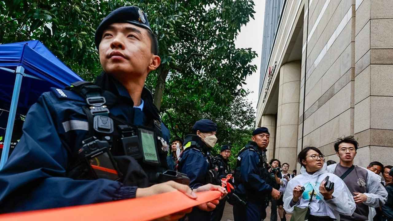 Hong Kong’taki izinsiz ön seçime ceza yağdı