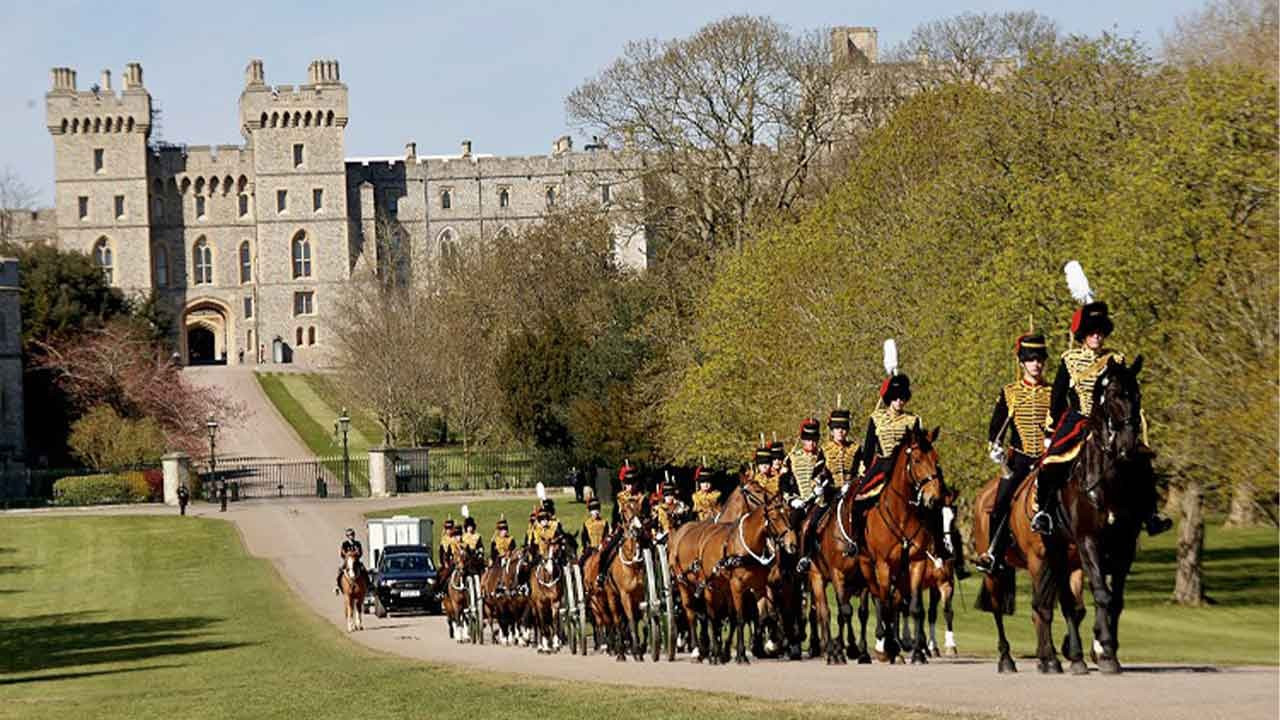 Maskeli hırsızlar Windsor Kalesi’ne girdi, çiftlikteki araçları çaldı