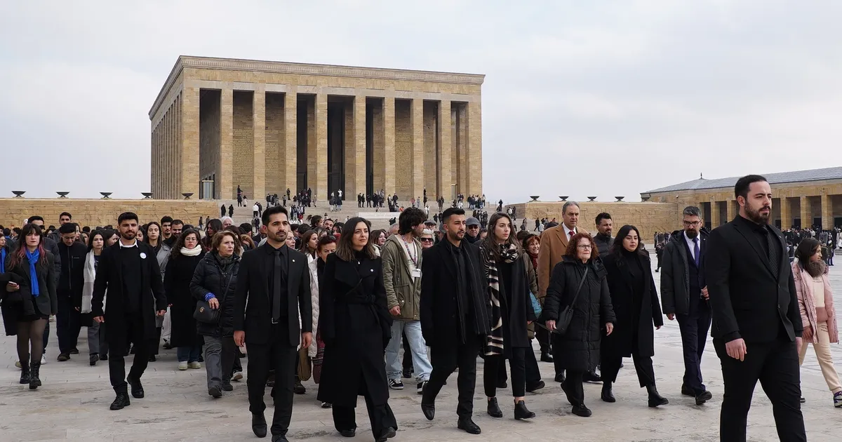 Çağdaş Gençlik Ata’nın huzurunda