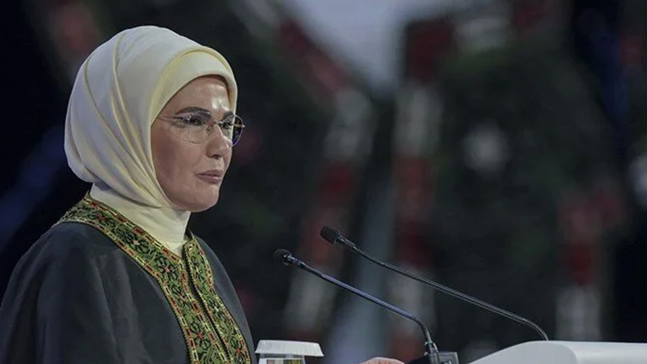 Emine Erdoğan rekor kırdı: 12 kanal aynı anda verdi