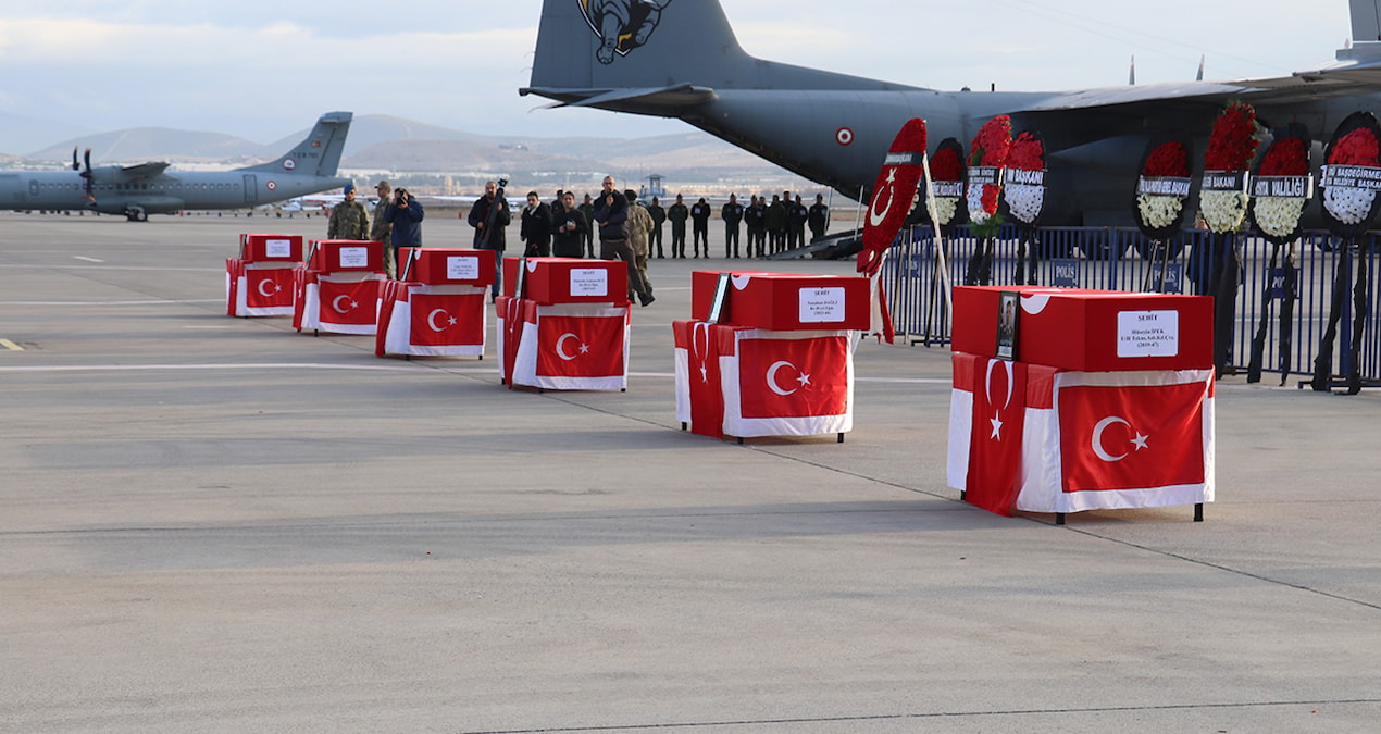 Helikopter kazasında şehit olan askerlere veda