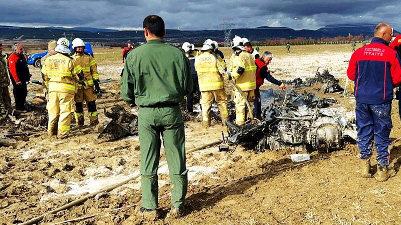 Isparta’da askeri helikopter düştü: 6 asker şehit oldu