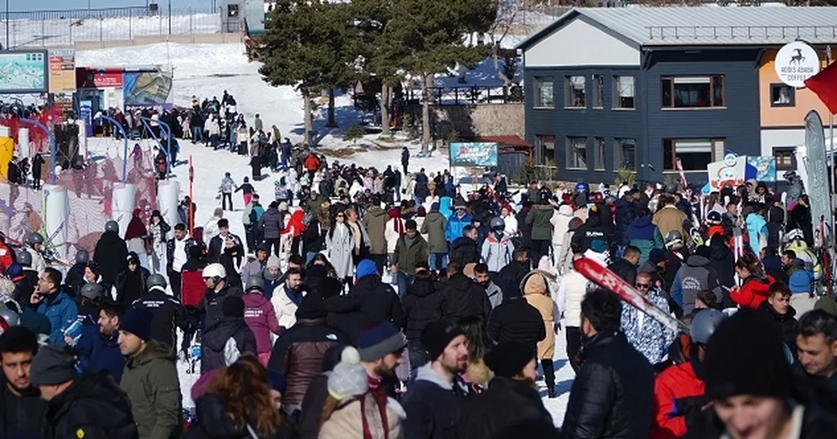 Kayseri Erciyes’e hafta sonu turist akını