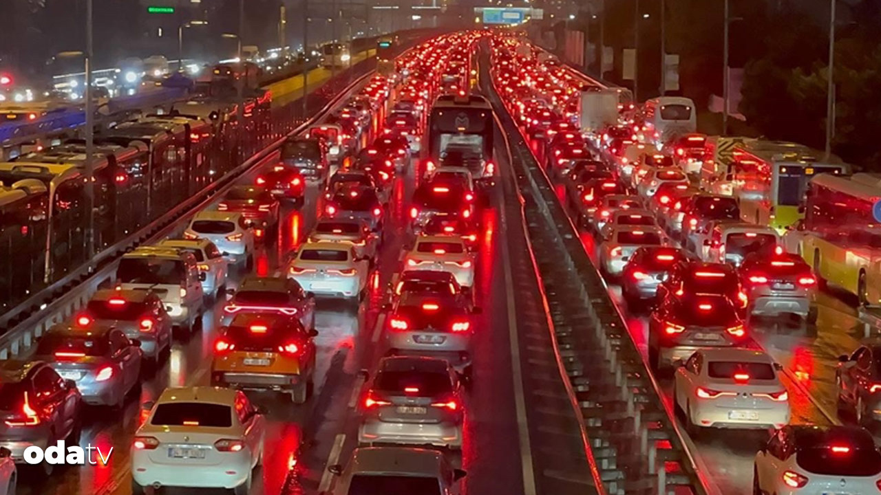 Mesai bitti, İstanbul’da trafik sıkıştı: Yoğunluk yüzde 80