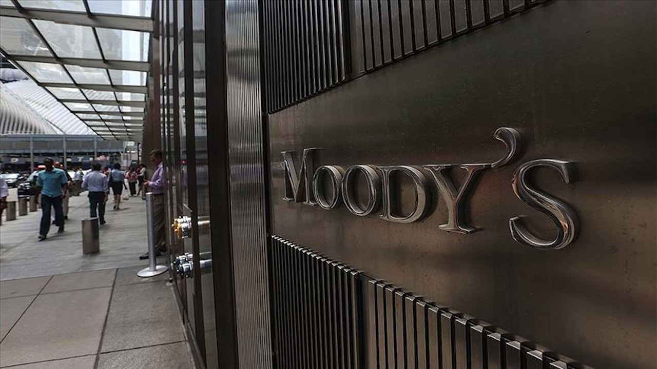 Moody’s Fransa’nın kredi notunu düşürdü