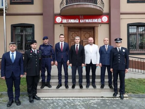 Afyonkarahisar’da kiraz üreticilerine tuzak dağıtıldı