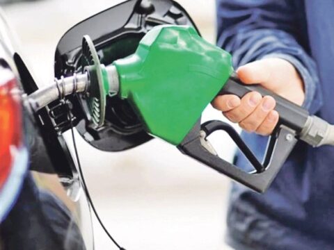 Akaryakıtta çifte indirim: Benzin ve motorinde fiyat geriledi