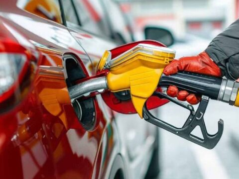 Akaryakıtta çifte indirim pompaya yansıdı: Benzin ve motorin fiyatları değişti!