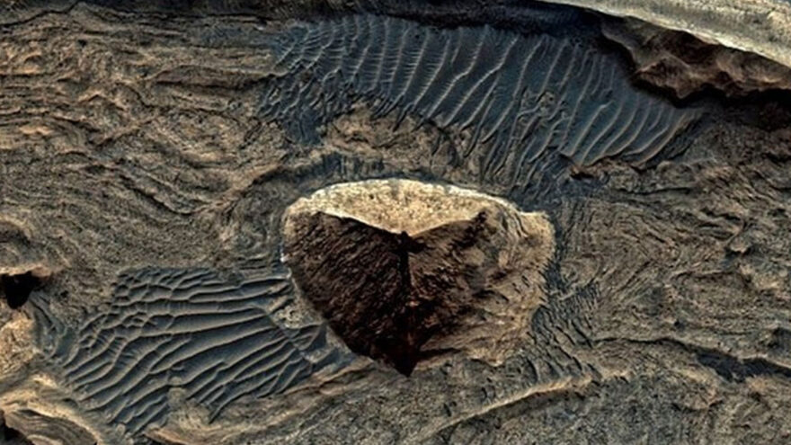 Mars'ta piramit mi bulundu? NASA görüntülerindeki devasa yapının sırrı ne?