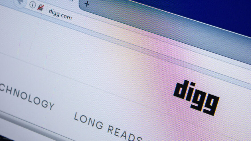 Dev rakipler ve yapay zeka botları, internet efsanesini kötü vurdu