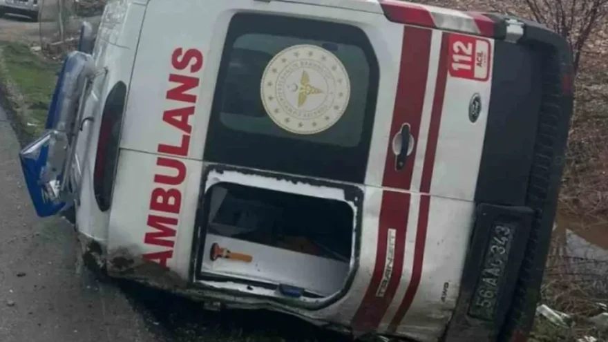 Siirt Kurtalan’da Ambulans Devrildi: Sağlık Personeli Ve Hasta Yaralandı
