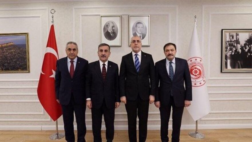 Türkiye Kamu-Sen’den Memur Talepleri: Bayram İkramiyesi ve Vergi