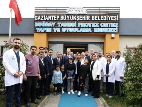Bakan Işıkhan, Gaziantep Protez-Ortez Merkezi’nde engelli bireylerle bir araya geldi