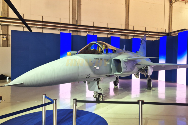 Brezilya'nın İlk Yerli Süpersonik Savaş Uçağı F-39E Gripen Tanıtıldı