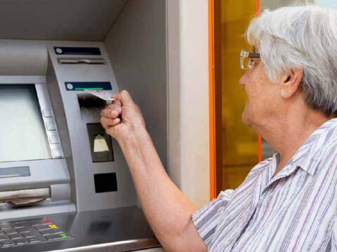 Emekli promosyonları 50 bin liraya dayandı: Bankaların promosyon yarışı zirve yaptı