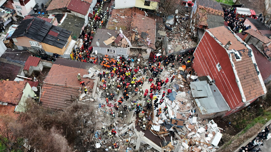 Fatih’te çöken binalar. 10 yaralıdan 2’si taburcu edildi