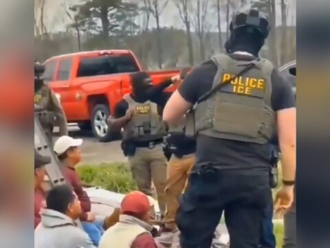 Göçmenlere işini yaptırdı, para ödememek için ICE’ı aradı