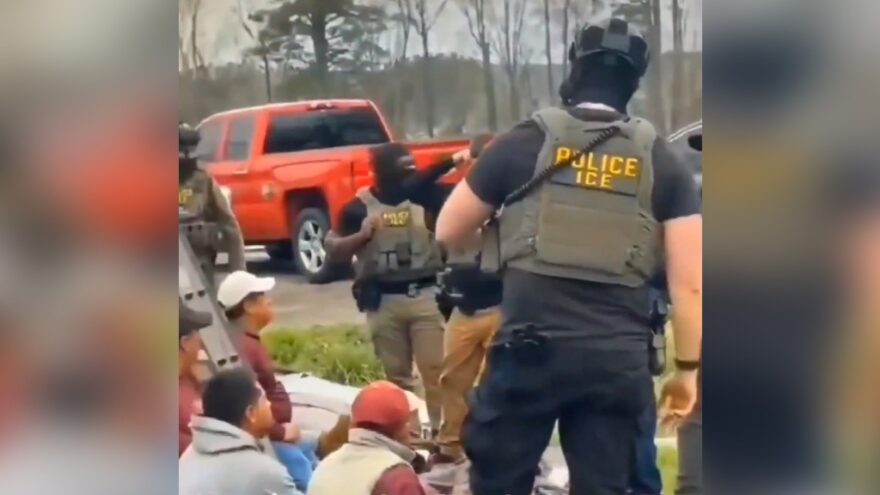 Göçmenlere işini yaptırdı, para ödememek için ICE’ı aradı