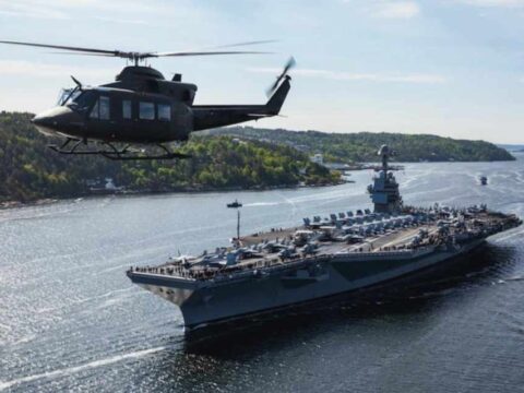 İran’da savaşan ABD’nin dev uçak gemisi Yunan adasına yanaştı