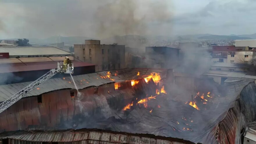 İzmir’de Büyük Yangın Kontrol Altında