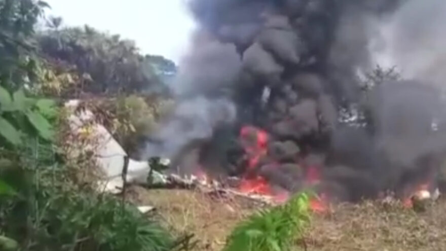 Kolombiya’da askeri uçak düştü. 125 kişinin bulunduğu uçakta 34 kişi hayatını kaybetti