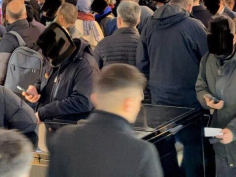 Kuyumcularda altın kalmadı: Dükkanların önü ana baba günü