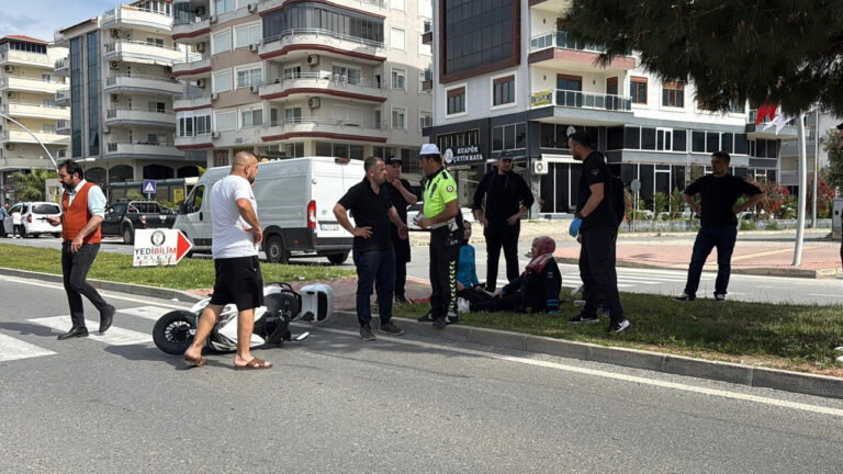 antalyada-motosikletler-carpisti-3-yarali-kDQI7Zng.jpg