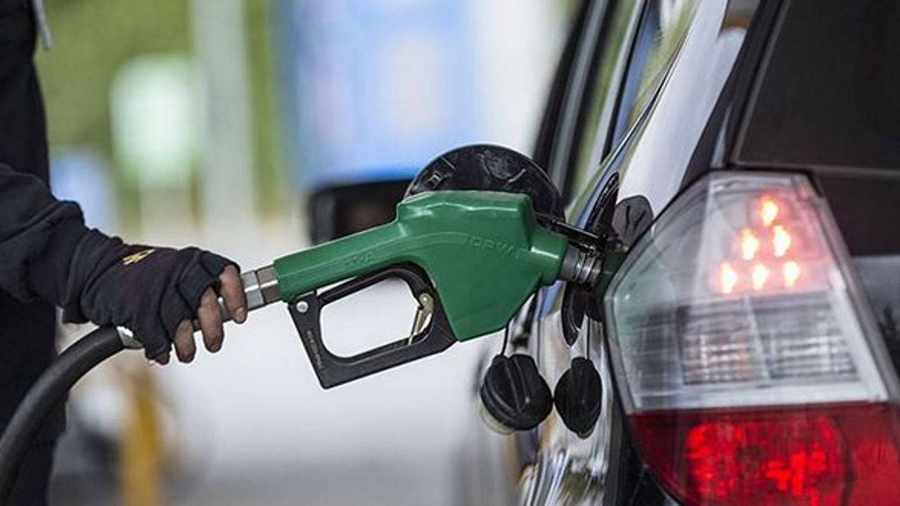 Akaryakıtta tarihin en büyük zammı: Motorin 90 TL sınırına dayandı!