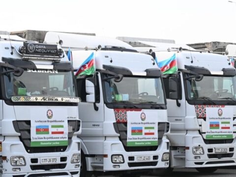 Azerbaycan, İran’a yeniden insani yardım gönderdi