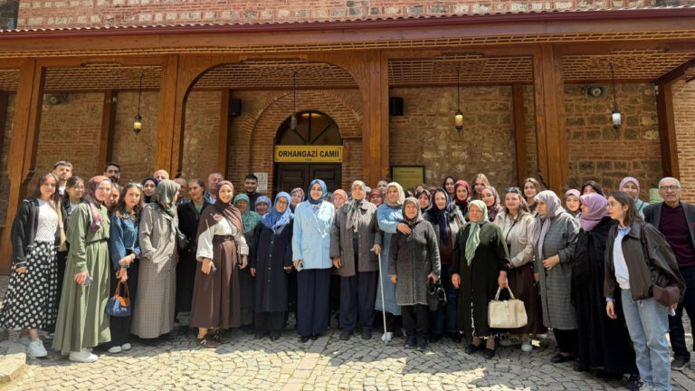 bilecikte-universite-ogrencileri-koklerden-gelecege-projesini-hayata-gecirdi-WkSm7lbE.jpg