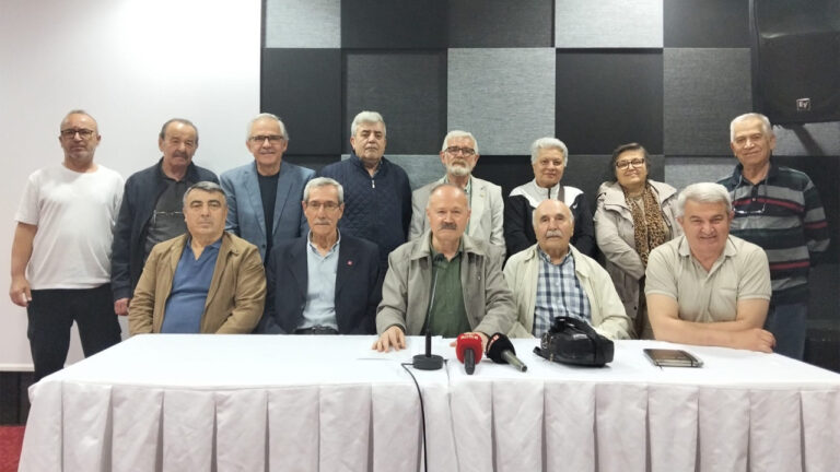 emekliler-bilecikten-sorunlarina-duyarsiz-kalan-iktidara-taleplerini-iletti-TCj8Xbl4.jpg