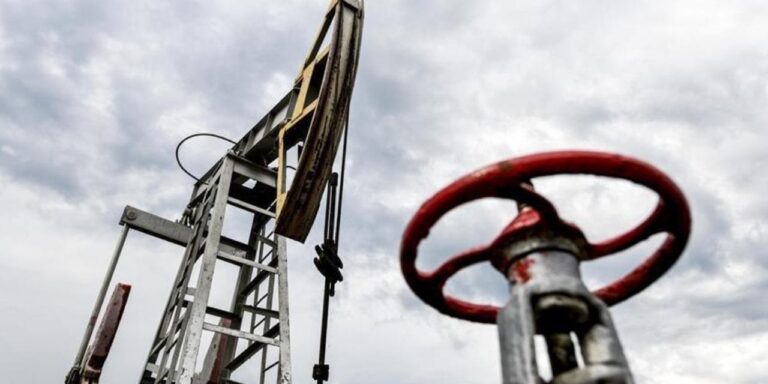 iki-dev-bankadan-petrol-uyarisi-GJG4mU5M.jpg