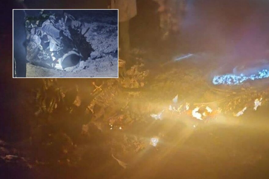 İran enkaz görüntülerini yayınladı! 3. uçak düşürüldü iddiası