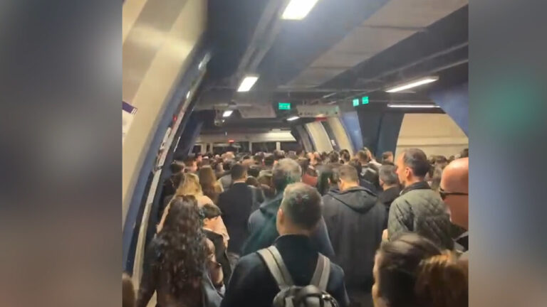 istanbulda-metro-yogunlugu-tunele-su-doldu-Q2WS8FFL.jpg