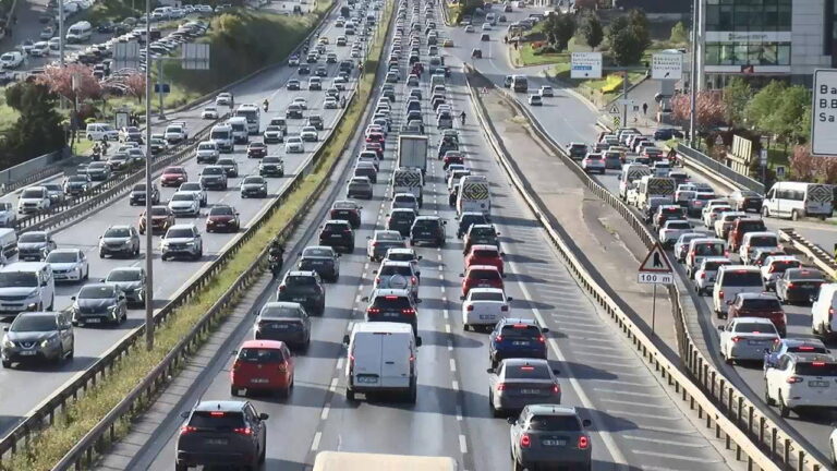 istanbulda-sabah-saatlerinde-trafik-yogunlugu-ELf1HN3v.jpg