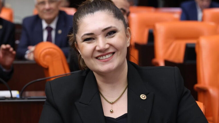 iyi-partili-selcan-tascidan-sosyal-medya-paylasimlarina-sert-tepki-vied8BYF.jpg