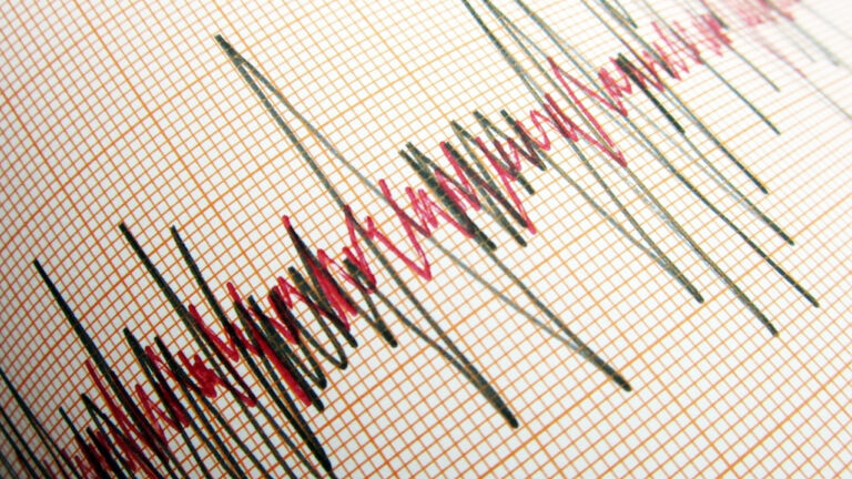 japonya-besik-gibi-62lik-deprem-sonrasi-tsunami-tehlikesi-rNY927ar.jpg