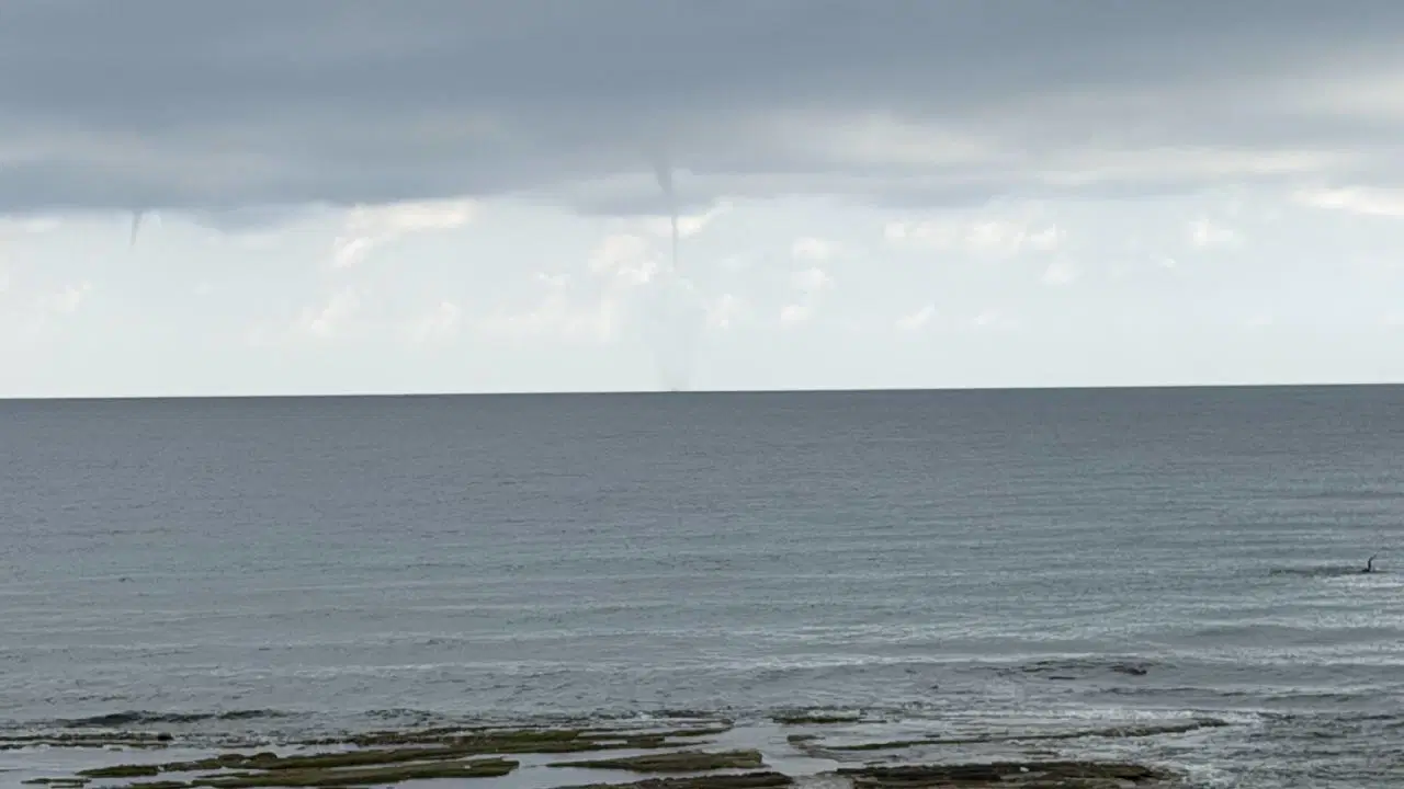 Kentin farklı noktalarından görüntülendi: Alanya’da denizde hortum meydana geldi