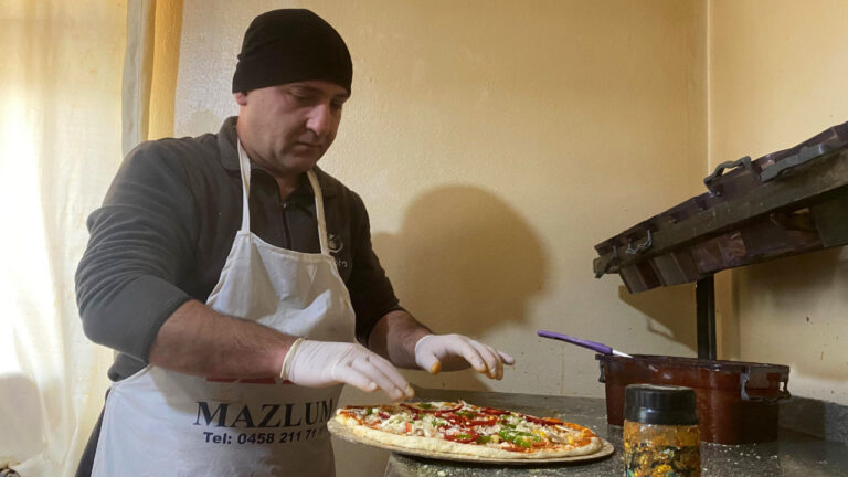 klavyeyi-birakti-merdaneyi-aldi-yazilimci-pizzaciya-donustu-XKNVHWxT.jpg