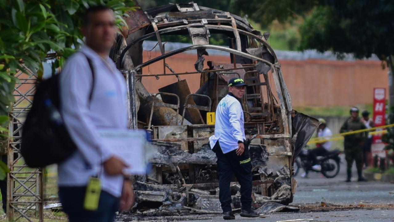 Kolombiya’da otobüse saldırı: 2 kişi yaralandı