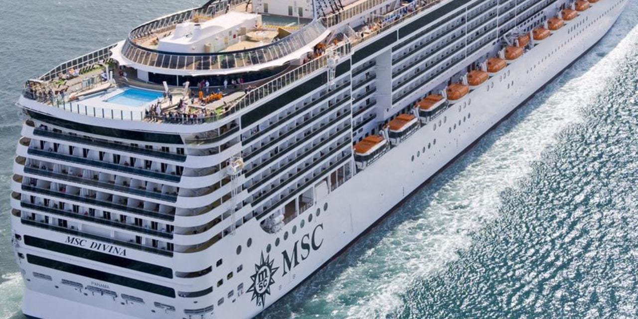 Marmaris’e dev kruvaziyerle binlerce turist geldi