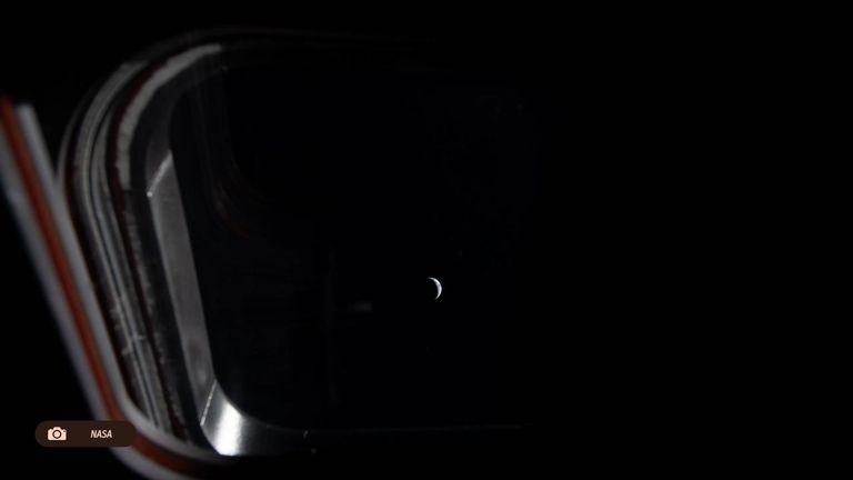 Artemis II bug&uuml;n Ay&rsquo;ın arka y&uuml;z&uuml;ne ge&ccedil;iyor, rekor geliyor