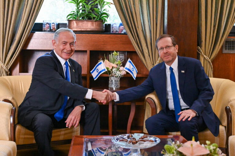 netanyahunun-yolsuzluk-davasinda-yeni-perde-af-yerine-nasil-bir-uzlasma-planlaniyor-WHNc5px1.jpg