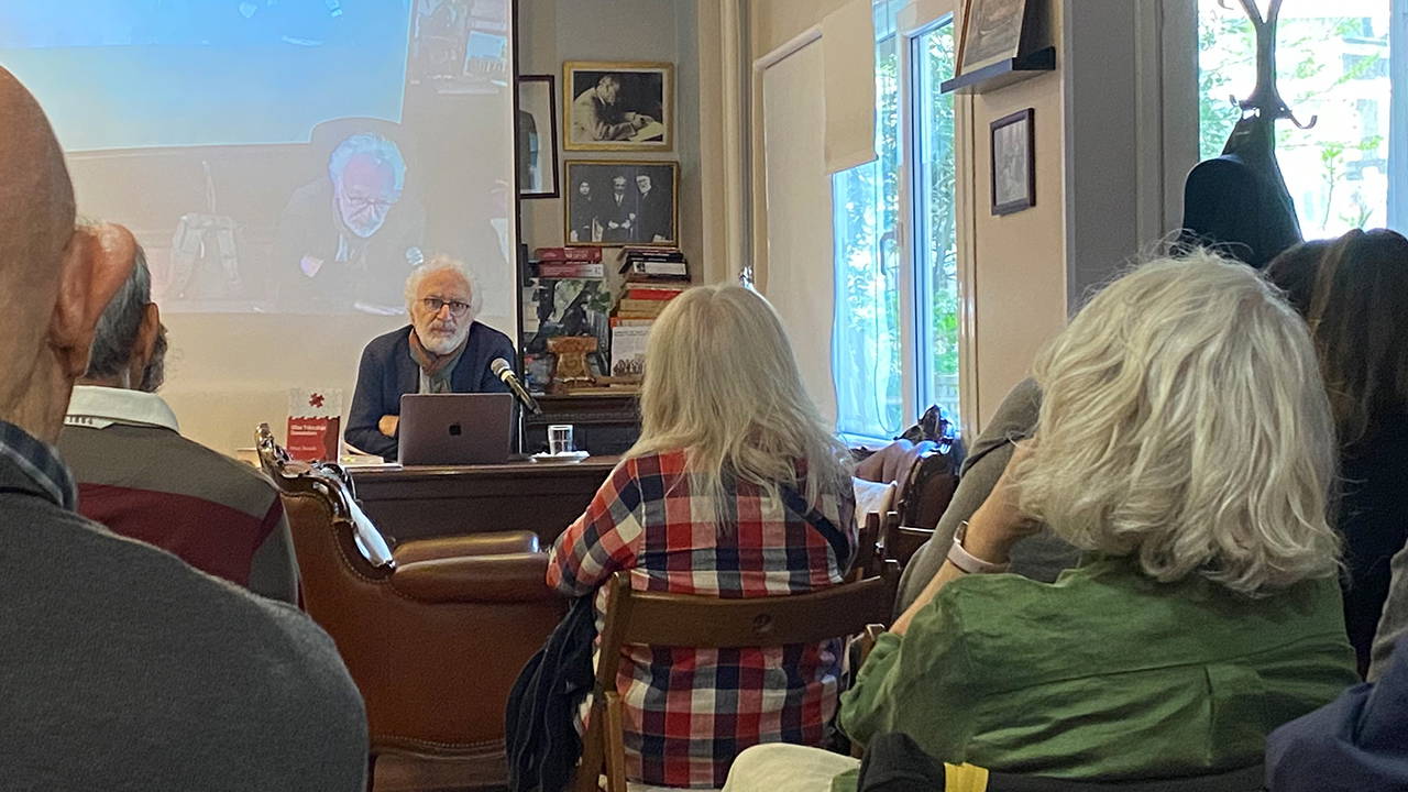 Orhan Bursalı okurlarıyla buluştu