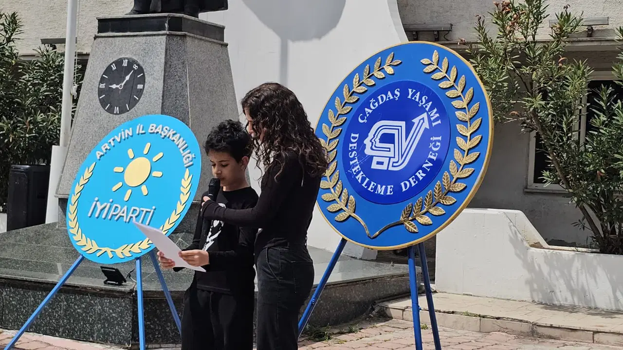 Ortaokul öğrencisinin konuşması 23 Nisan’a damga vurdu: ‘Korkuyoruz Atam, bizi koruyamayan büyükleri bugün sana şikâyet ediyorum’