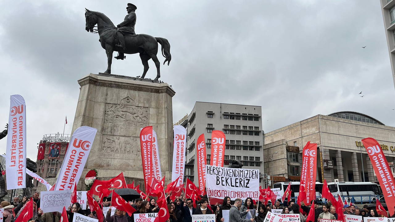 Üniversiteli Cumhuriyetçiler’den ‘Egemenlik bizimdir’ yürüyüşü