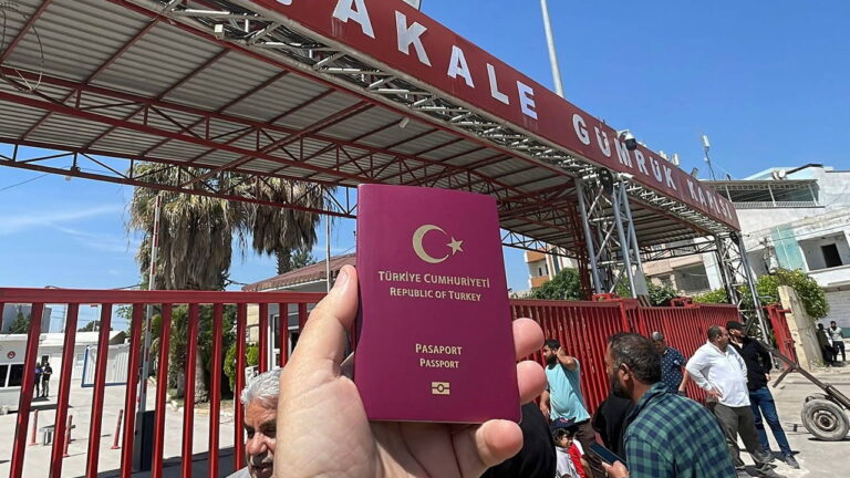 12-yil-sonra-bir-ilk-akcakale-gumruk-kapisindan-pasaportlu-gecis-basladi-idd2UD5U.jpg