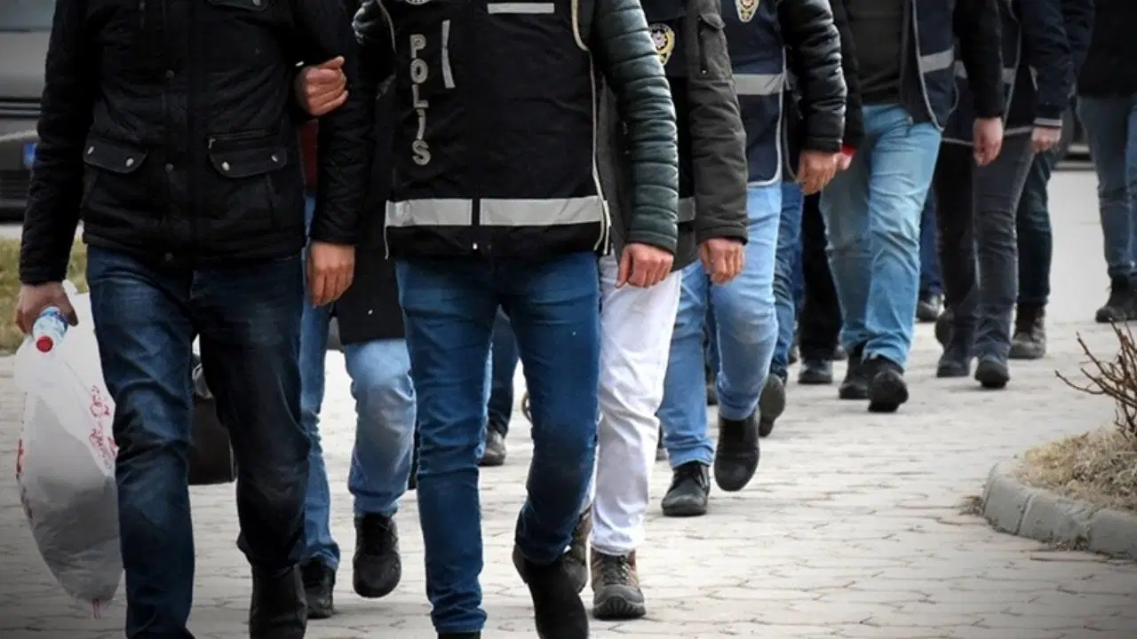 170-bin-dolarlik-fonu-iside-aktarmislar-16-ilde-operasyon-43-gozalti-952Dq2LB.jpg