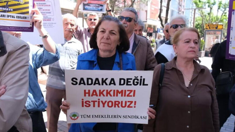 30-bin-lira-ikramiye-talebi-eskisehirde-emekliler-sokakta-WdtTcRde.jpg