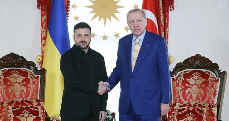 abdden-umdugunu-alamayan-zelenski-baris-icin-rotayi-turkiyeye-kirdi-RW89vcbM.jpg